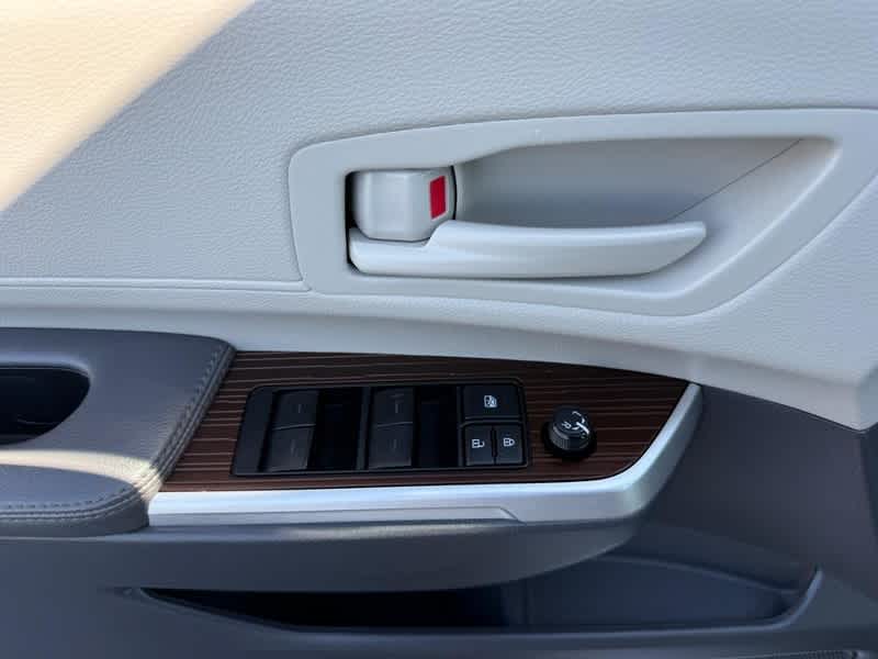 2023 Toyota Sienna LE FWD 8-Passenger