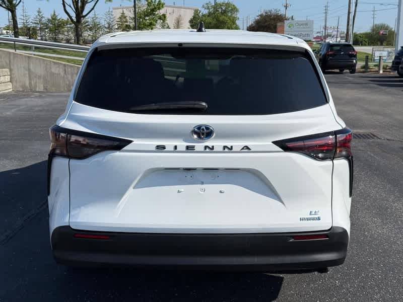 2023 Toyota Sienna LE FWD 8-Passenger
