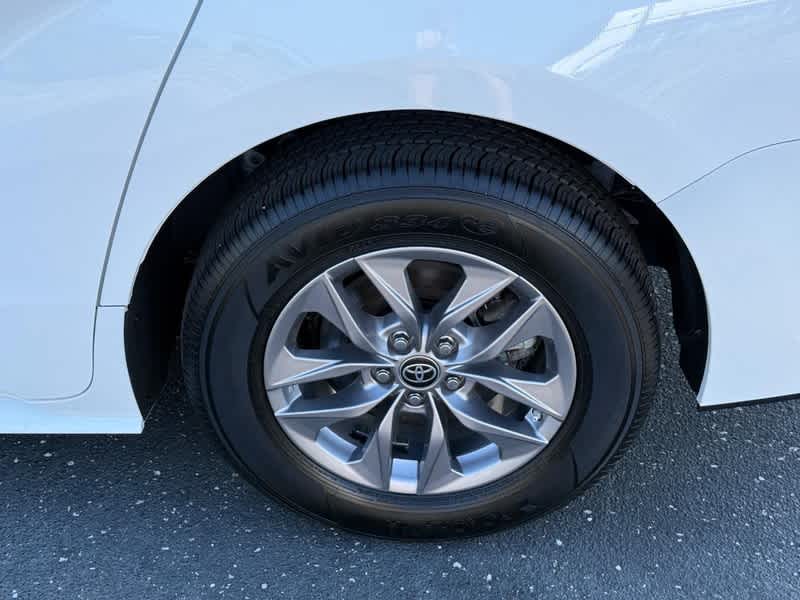 2023 Toyota Sienna LE FWD 8-Passenger