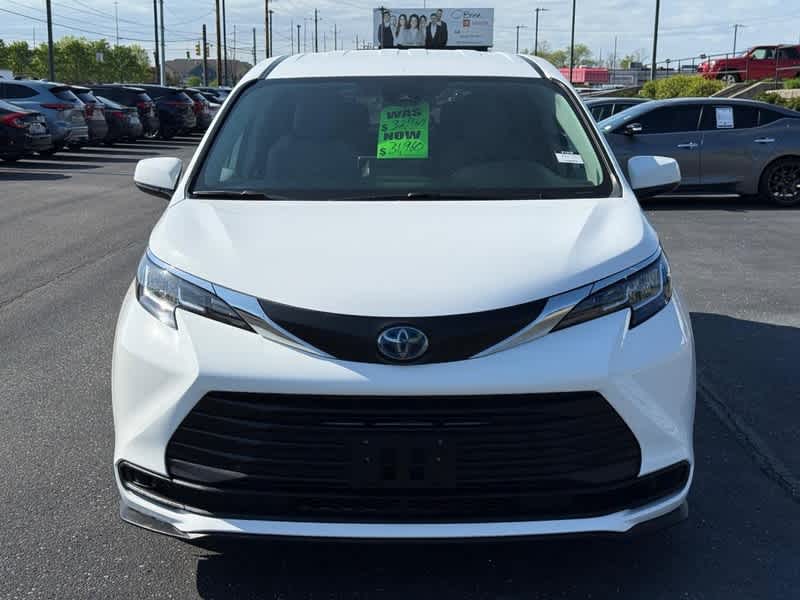 2023 Toyota Sienna LE FWD 8-Passenger