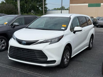 2025 Toyota Sienna LE FWD 8-Passenger