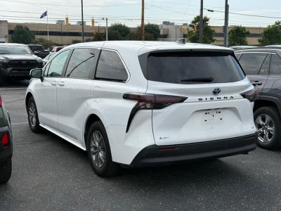 2025 Toyota Sienna LE FWD 8-Passenger