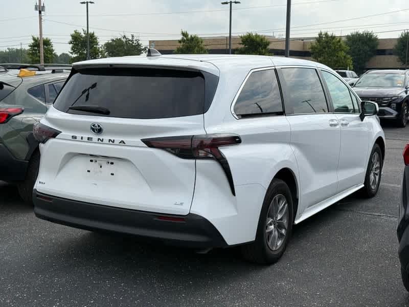 2025 Toyota Sienna LE FWD 8-Passenger