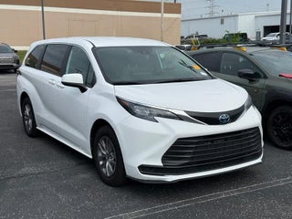 2025 Toyota Sienna LE FWD 8-Passenger
