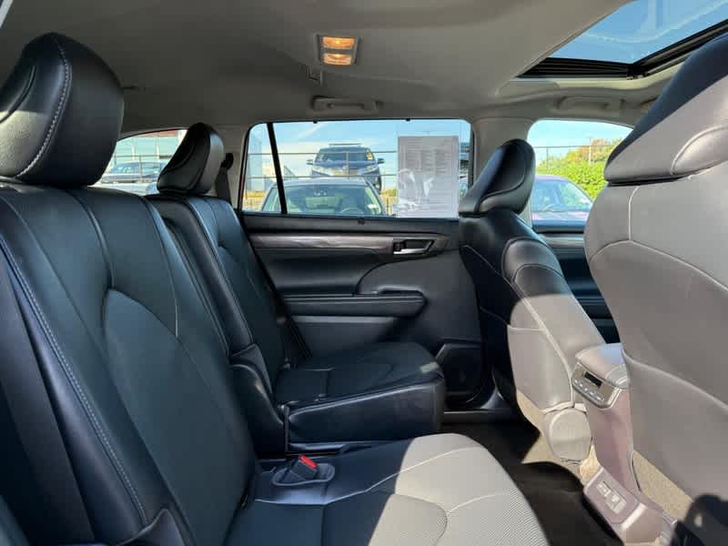 2023 Toyota Highlander Hybrid Limited AWD