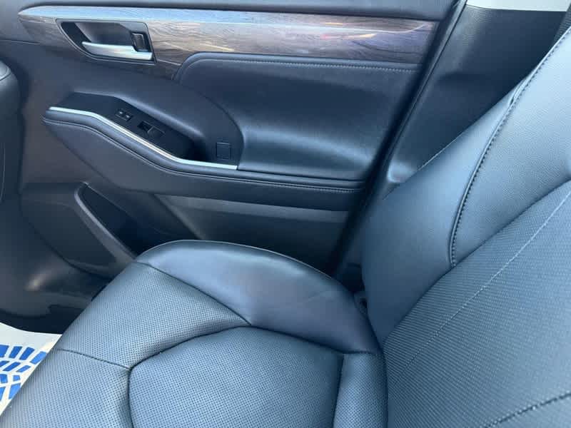 2023 Toyota Highlander Hybrid Limited AWD