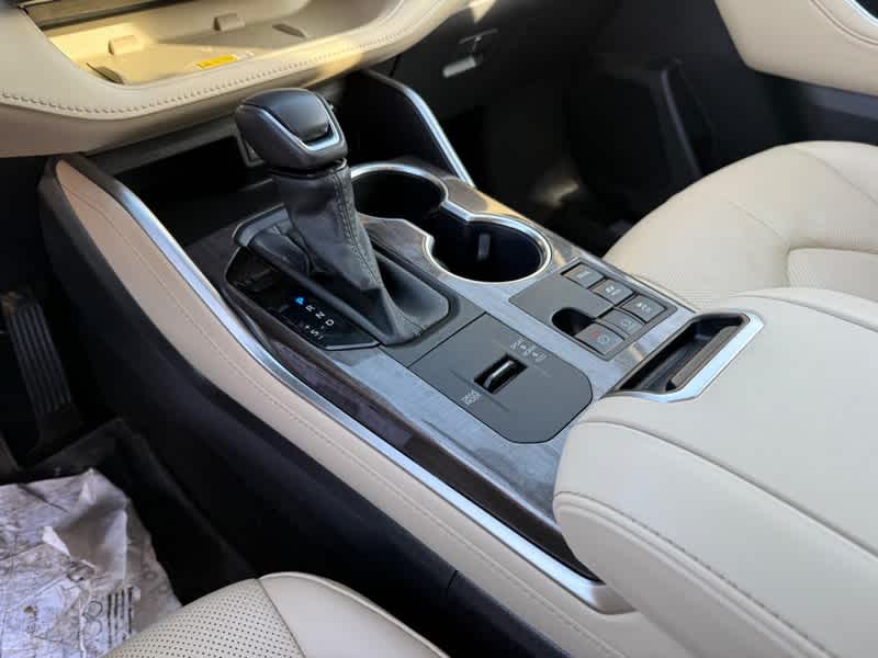 2023 Toyota Highlander Hybrid Limited AWD