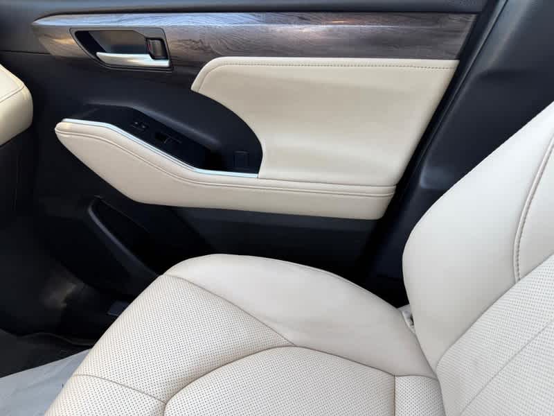 2023 Toyota Highlander Hybrid Limited AWD