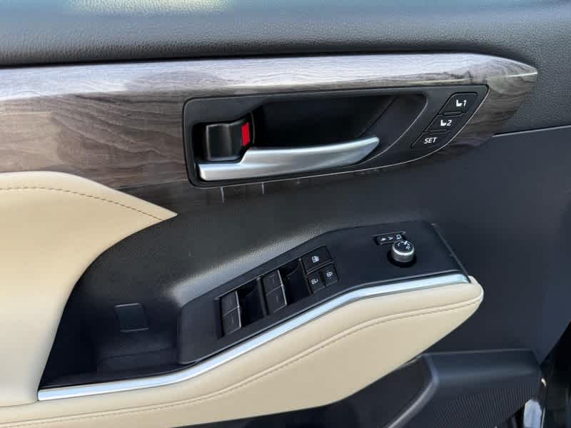 2023 Toyota Highlander Hybrid Limited AWD