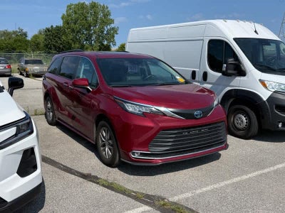 2023 Toyota Sienna XLE FWD 8-Passenger