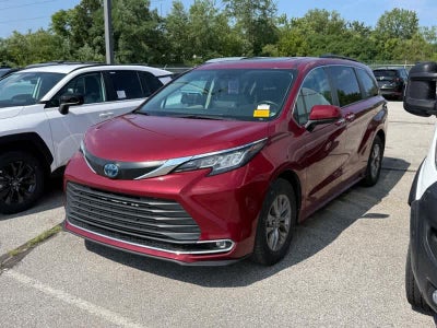 2023 Toyota Sienna XLE FWD 8-Passenger