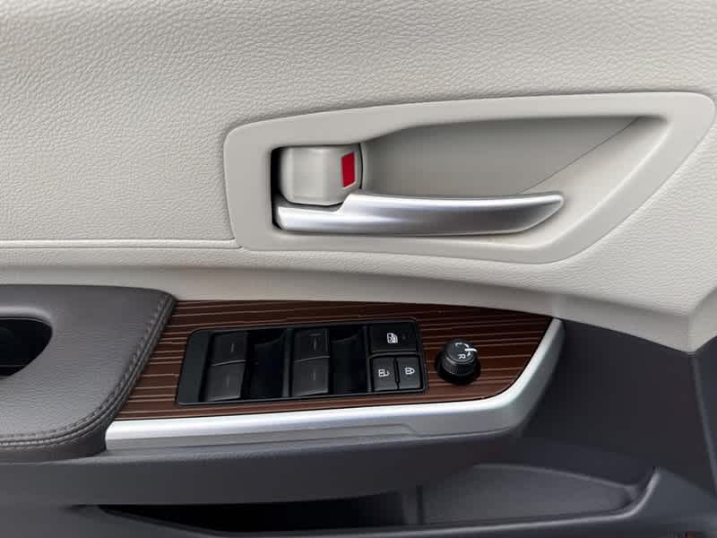 2023 Toyota Sienna XLE FWD 8-Passenger