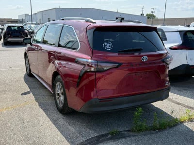 2023 Toyota Sienna XLE FWD 8-Passenger