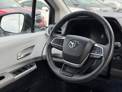 2026 Toyota Sienna XLE FWD 8-Passenger