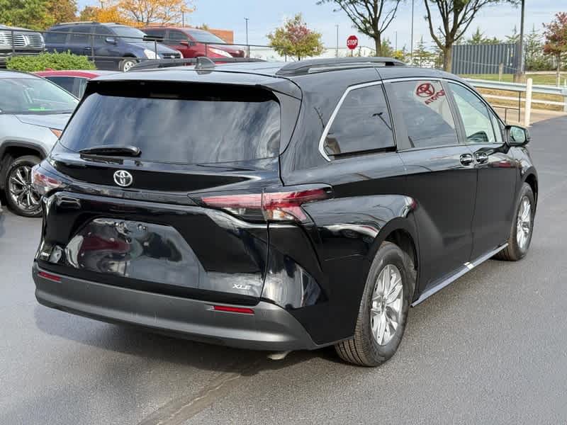 2026 Toyota Sienna XLE FWD 8-Passenger