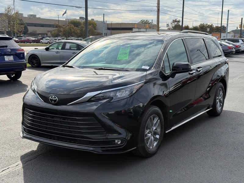 2026 Toyota Sienna XLE FWD 8-Passenger