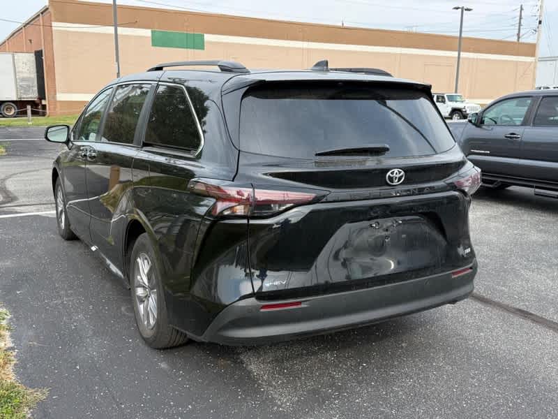 2026 Toyota Sienna XLE FWD 7-Passenger