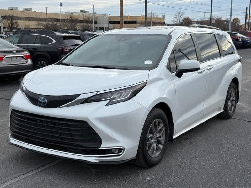 2023 Toyota Sienna XLE AWD 7-Passenger