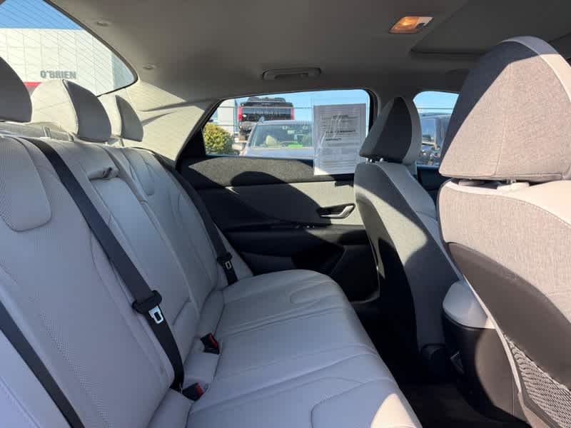 2024 Hyundai Elantra Limited IVT