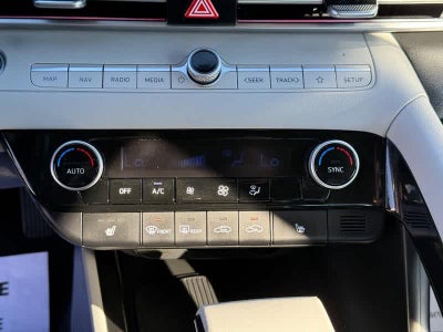 2024 Hyundai Elantra Limited IVT