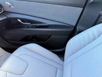 2024 Hyundai Elantra Limited IVT