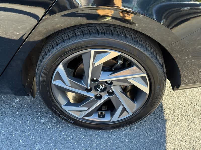 2024 Hyundai Elantra Limited IVT