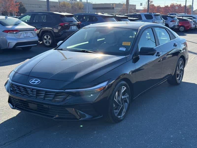 2024 Hyundai Elantra Limited IVT